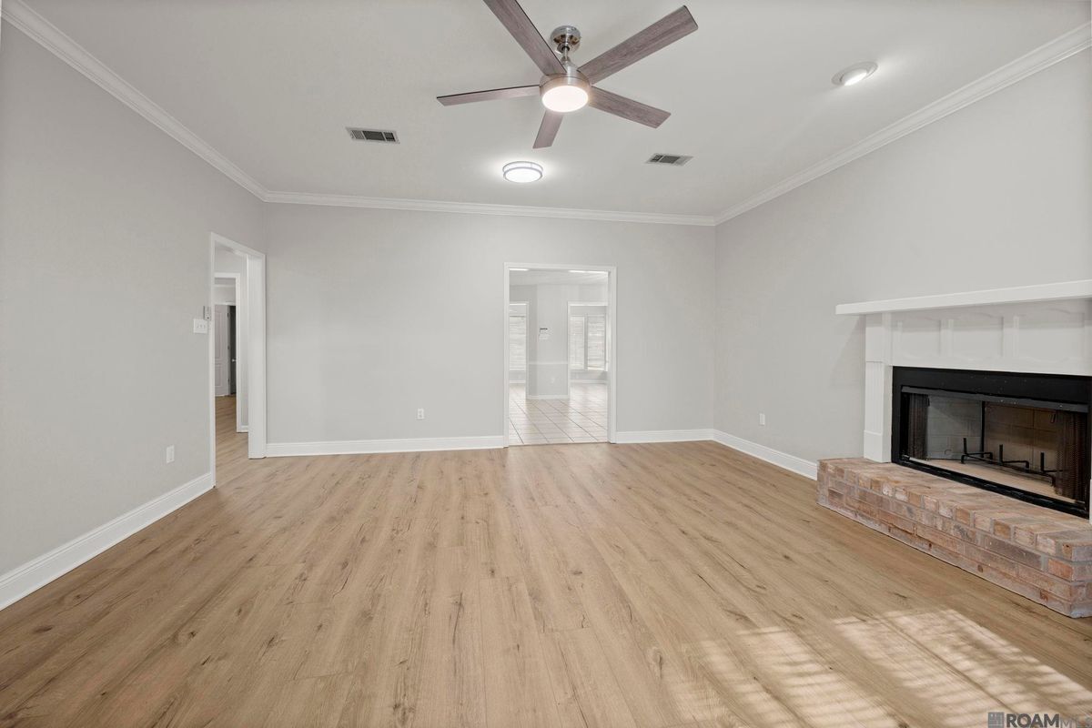 Building Photo - 18596 White Oak Dr