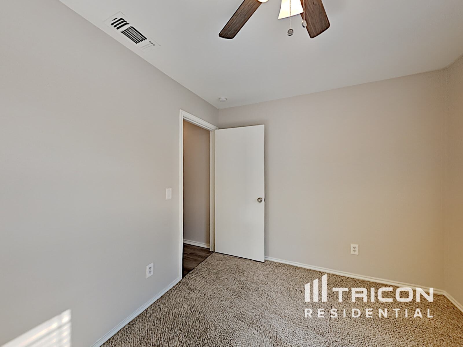Building Photo - 335 Pin Oak Ln