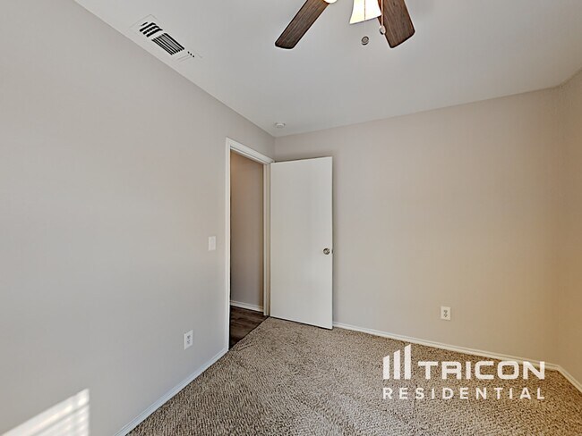 Building Photo - 335 Pin Oak Ln
