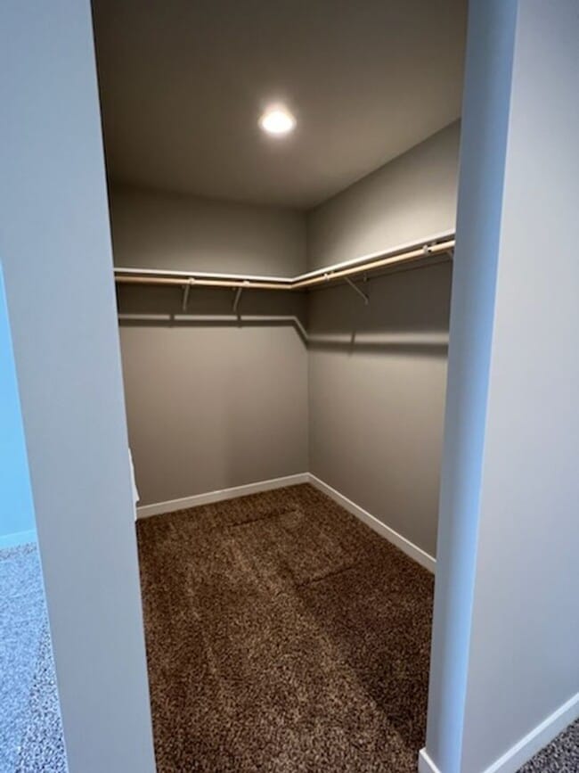 Building Photo - Luxury 3 bedroom, 2 bath home with double garage!