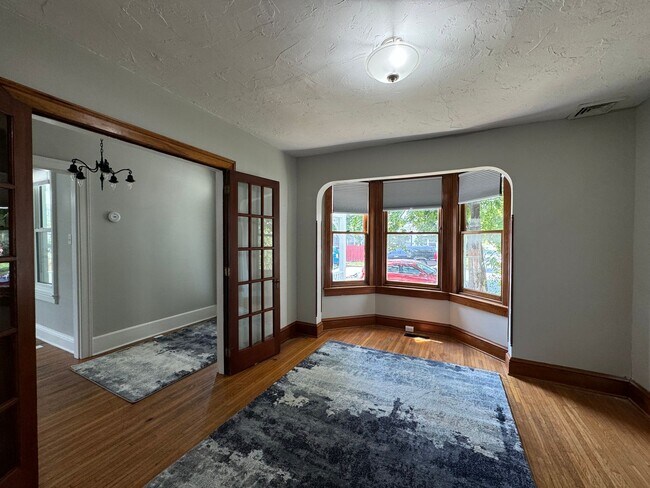 Building Photo - Beautifully Renovated 3 Bedroom Home in York