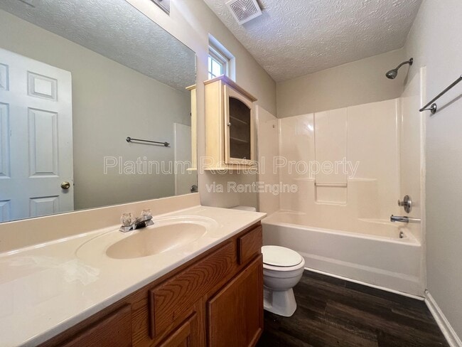 Building Photo - 231 Oak Grove Way