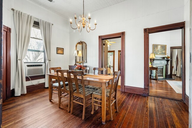 Building Photo - 676 S Waco St