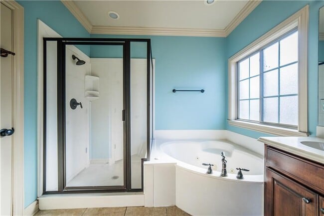 Building Photo - 3778 Prince Philipe St