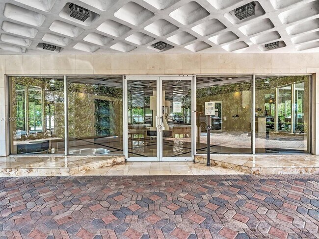 Building Photo - 1881 Washington Ave