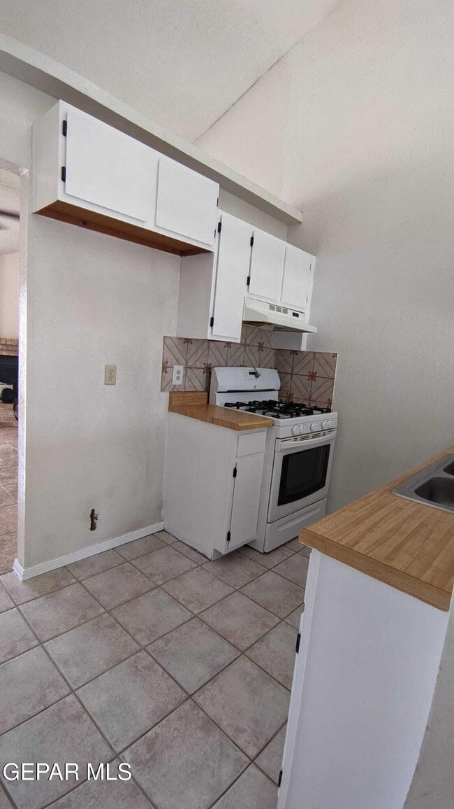 Building Photo - 10207 Silver Strand Pl