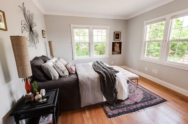Building Photo - Spacious 4BR Capitol Hill Home with Lake W...