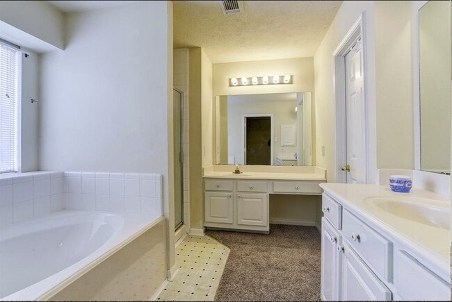 Building Photo - 3306 Signal Hill Dr