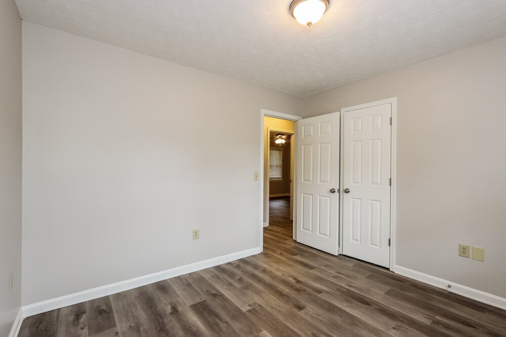 Building Photo - 10 Beaverdam Ct