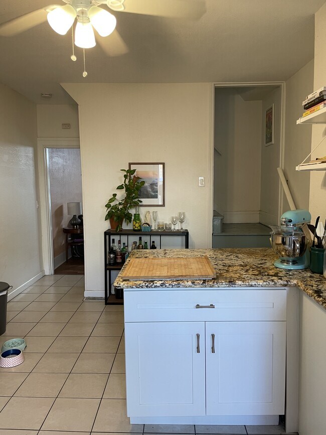 Building Photo - 23 Hays St