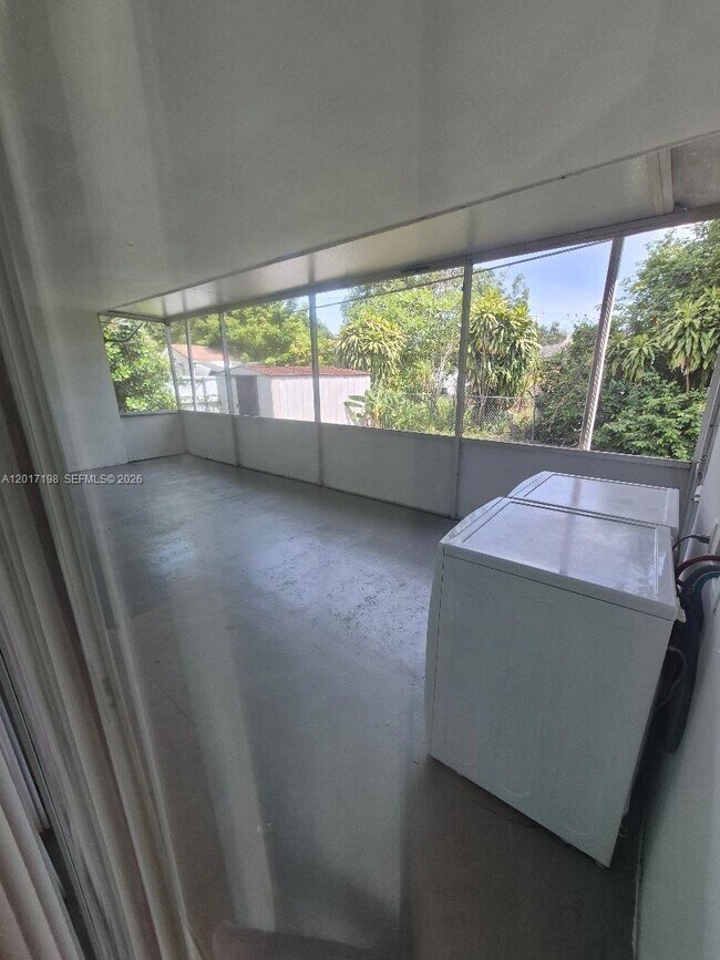 Building Photo - 10030 SW 164th Terrace