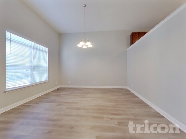 Building Photo - 645 Belgium Dr