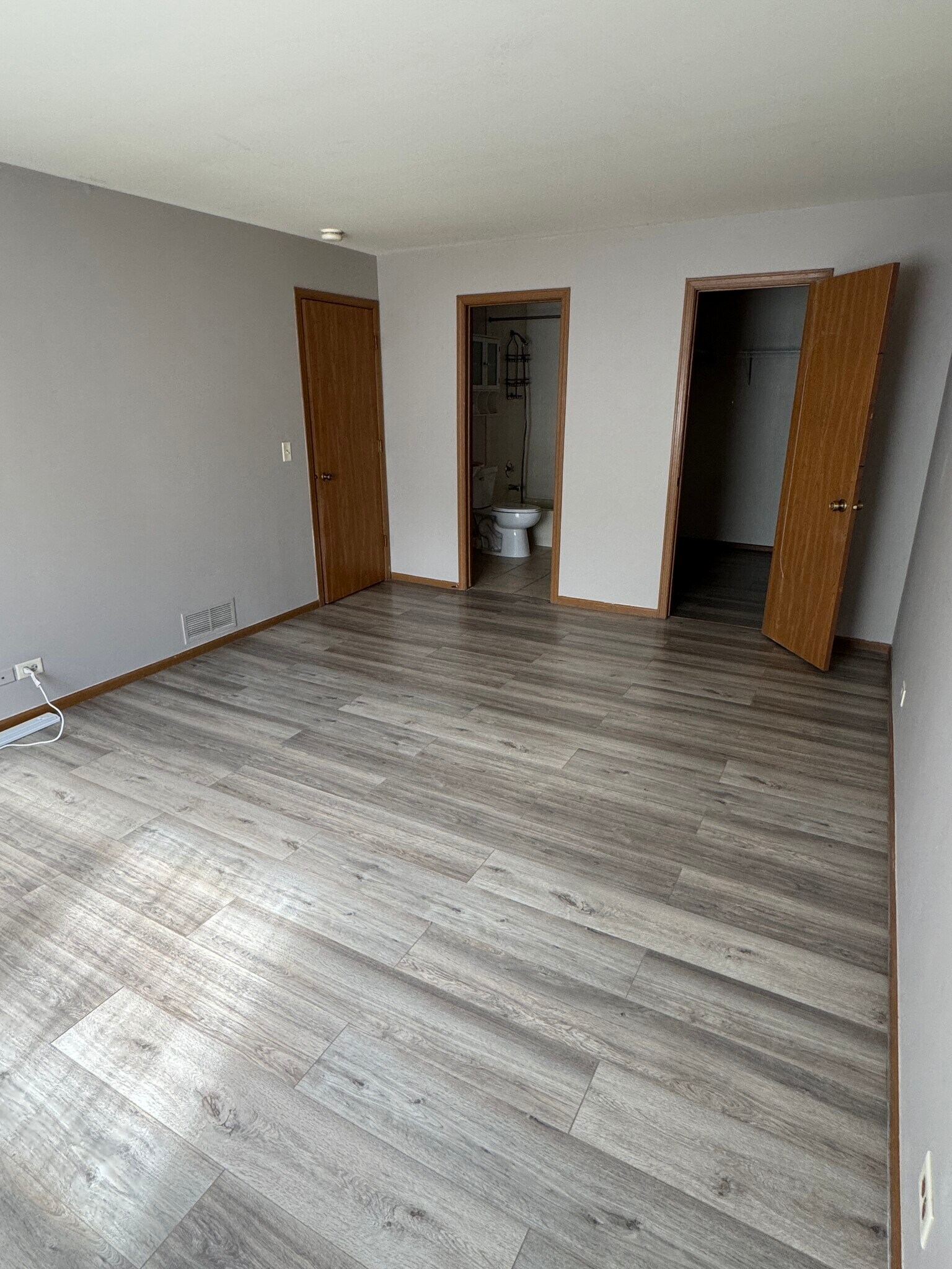 Primary bedroom 17x12 - 21W581 North Ave