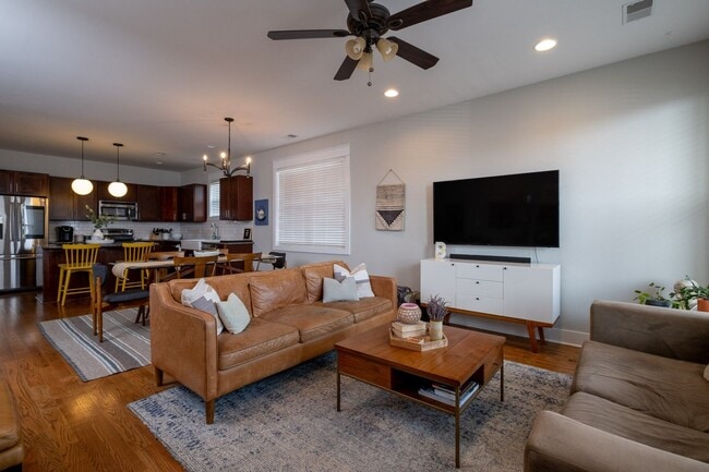 Building Photo - 1811B 6th Ave N