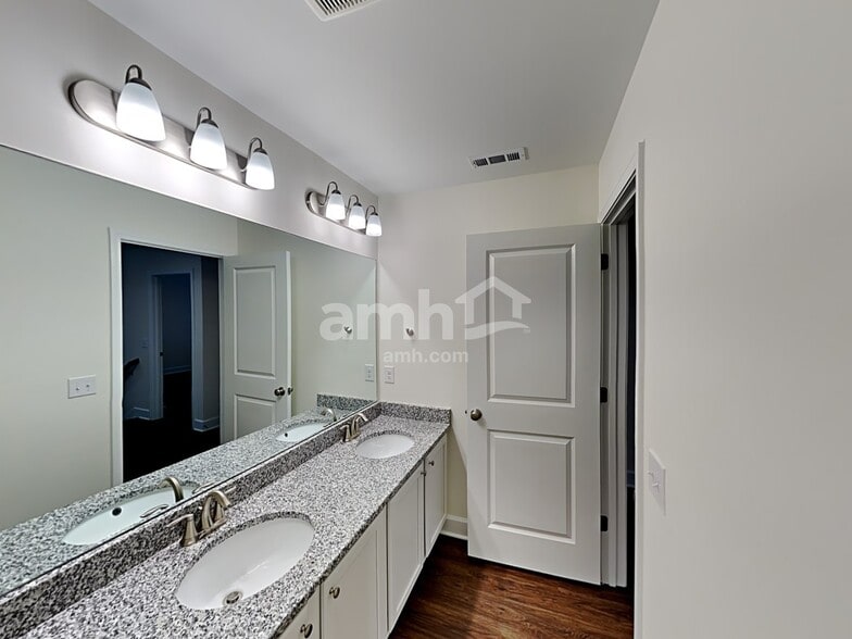 Building Photo - 3012 Esquire Dr