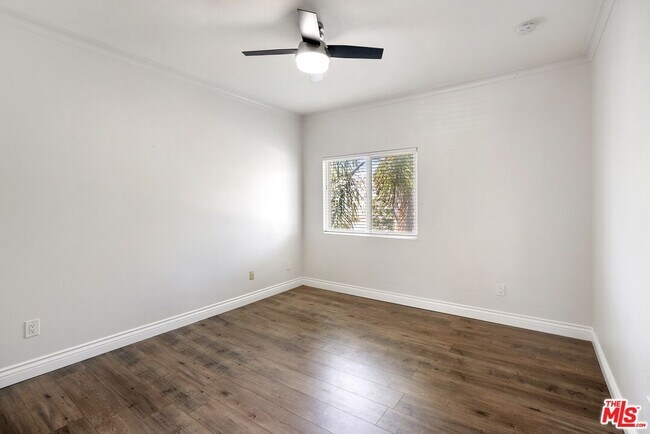 Building Photo - 7124 Farralone Ave