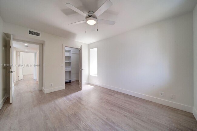 Building Photo - 3605 NE 207th St