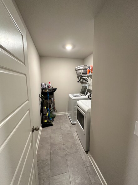 Building Photo - 2204 Hospitality Ln