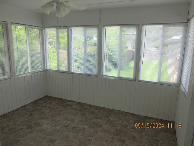 Building Photo - 2501 Oakridge Rd