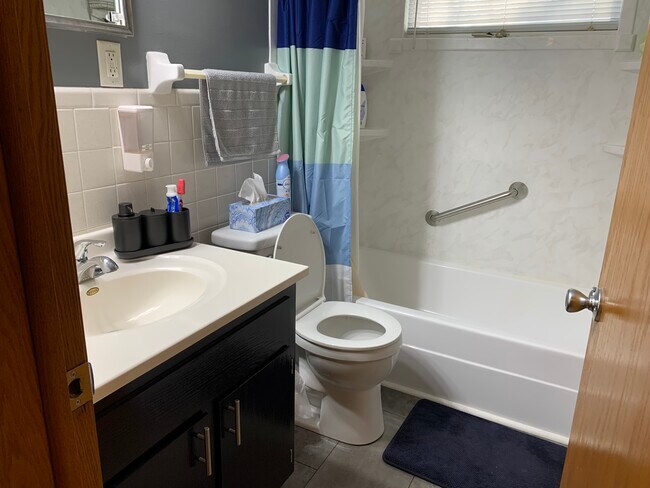 Building Photo - 854 8th Ave S