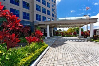 Building Photo - Spacious Condo in the Heart of Honolulu