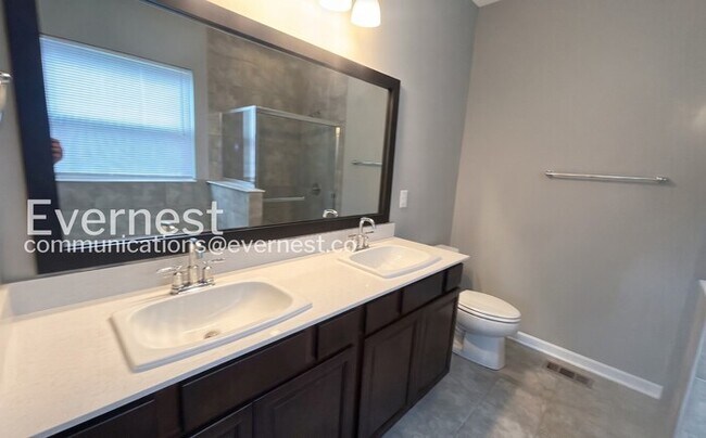 Building Photo - 3 Bed, 3 Bath Home with Garage / Available Now!