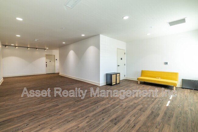 Building Photo - 1110 Franck St