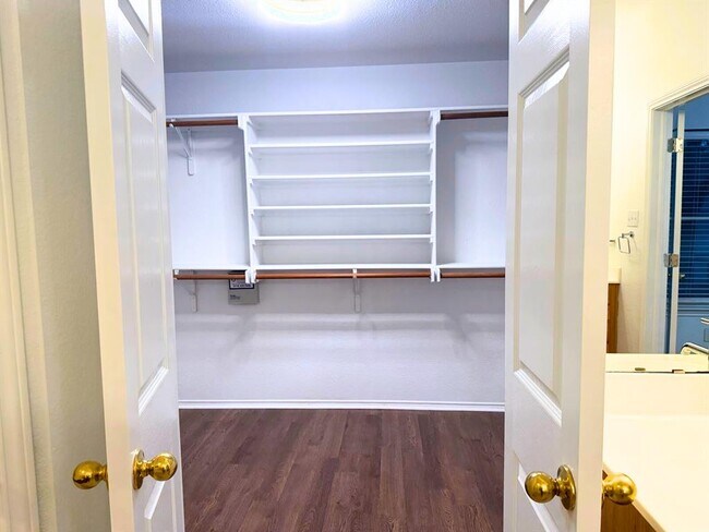 Building Photo - 711 Settlement St