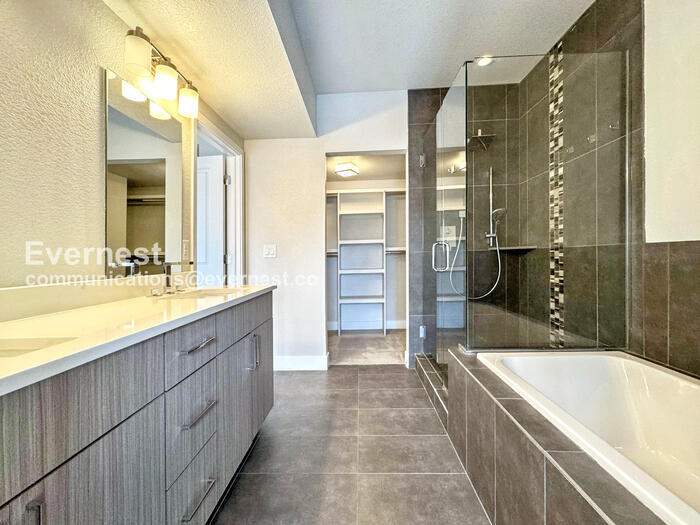 Building Photo - 8130 W 10th Ave