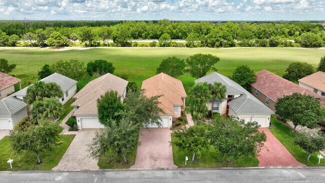 Building Photo - 688 Stanford Ln