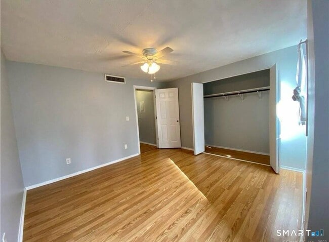 Building Photo - 165 Towne House Rd