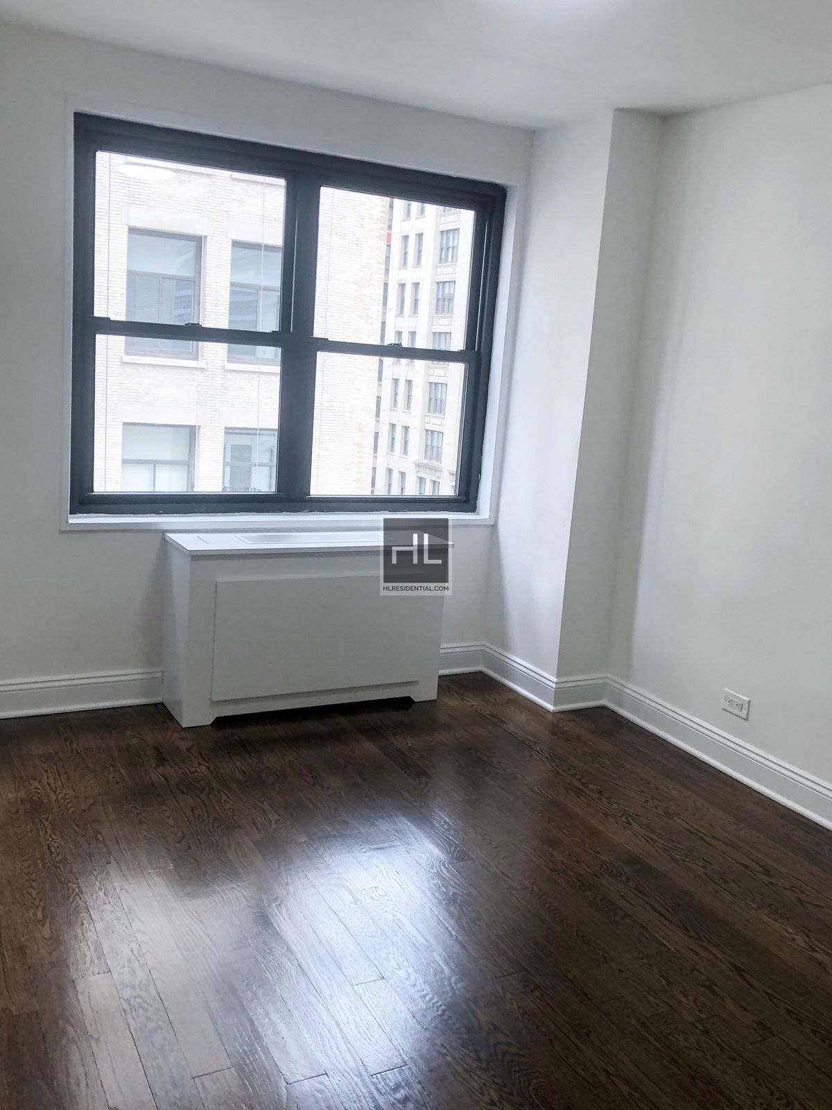 Building Photo - 5 AVENUE