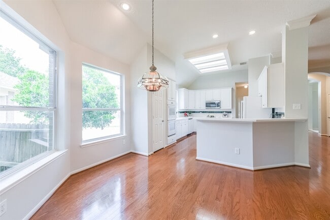 Building Photo - 14610 Farrawood Dr