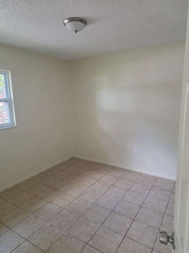 Building Photo - 3/2 DUPLEX