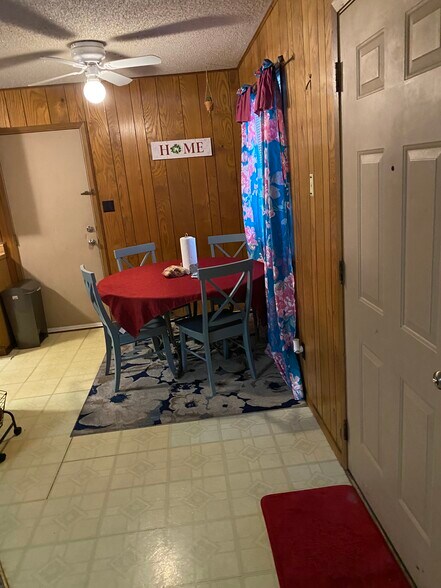 Building Photo - 218 Redbud Ln