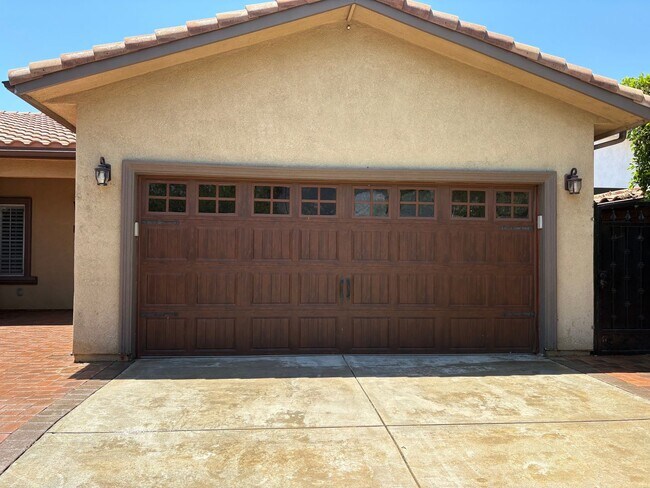 Building Photo - Spectacular-Remodeled 4-Bedroom Home with Pool, Spa, + 600 sqft Bonus Space in lovely Sylmar neig...