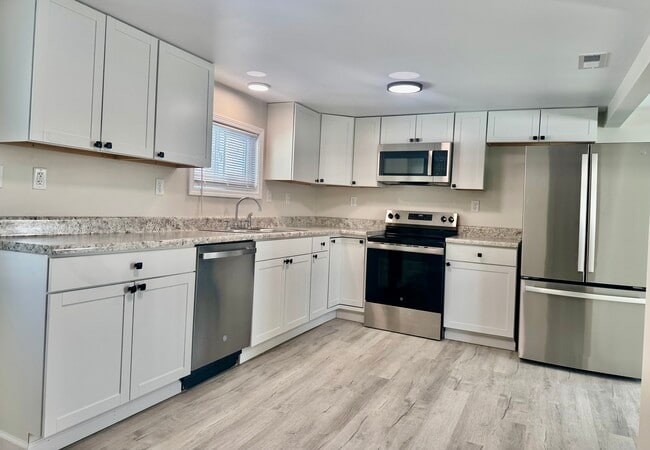 Building Photo - 1070 Hightop Rd