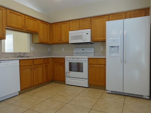 Building Photo - 96 Knights Hollow Dr