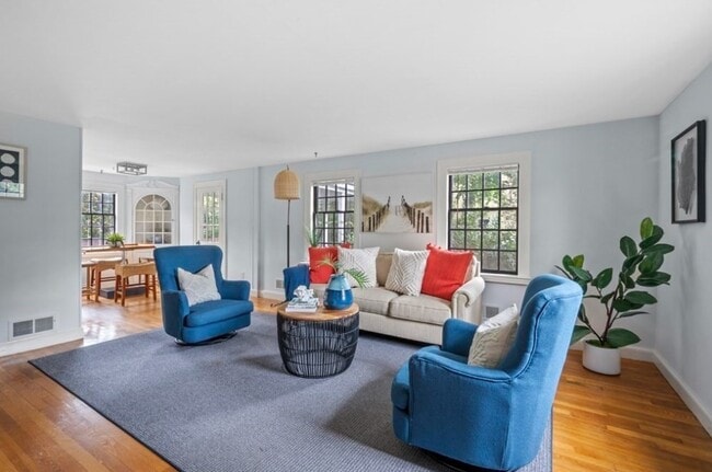 Building Photo - 24 Hereford Rd