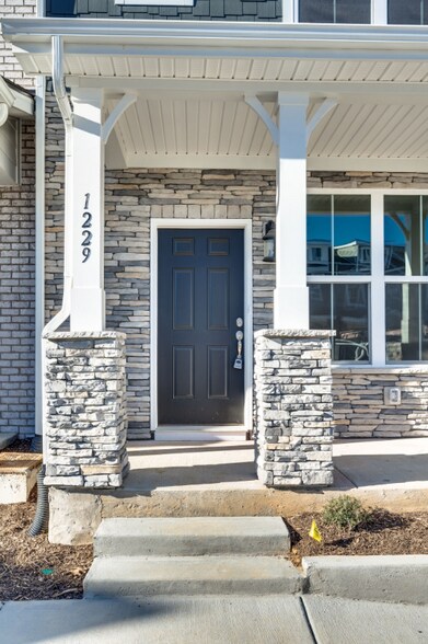 Building Photo - 1229 Hope Village Way