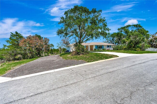 Building Photo - 9125 SE Karin St