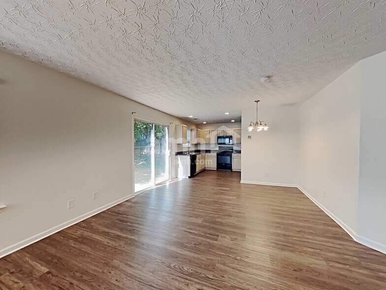 Building Photo - 330 Meadows Ln