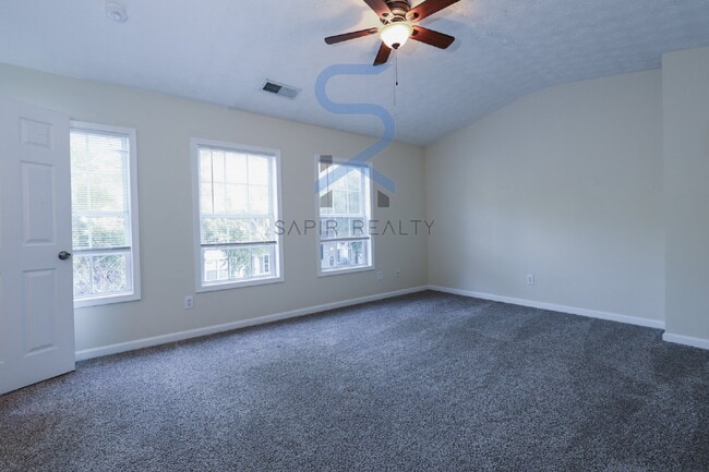 Building Photo - Move in before November 30th and get $100 ...