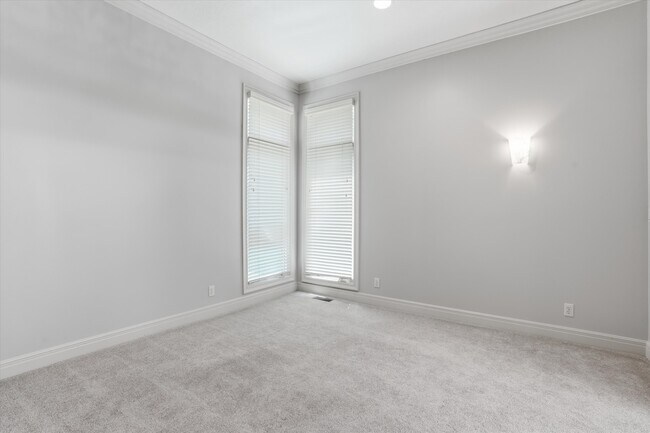Building Photo - 9638 Zarda Dr