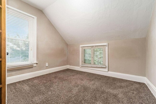 Building Photo - 2339 Summit St