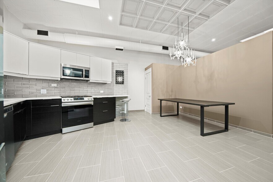 Primary Photo - 300 N Ogden Ave