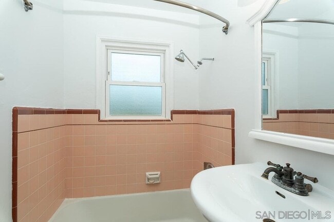 Building Photo - 5064 Marlborough Dr