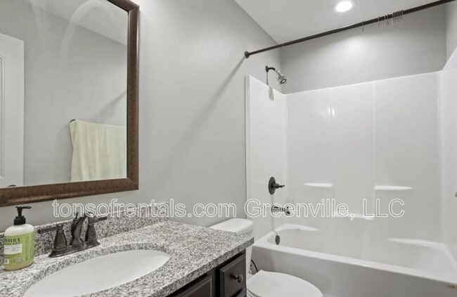 Building Photo - 679 Spartan Commodor Ln