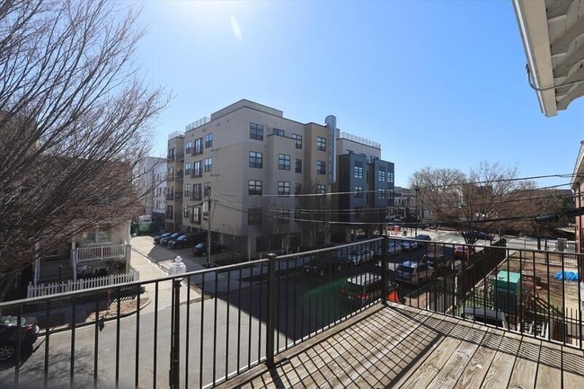 Building Photo - 1108 Orren St NE