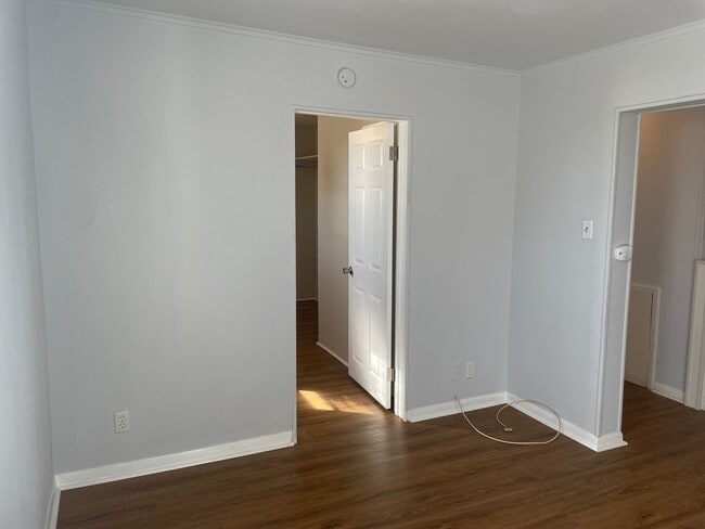 Building Photo - Aston 2 bed 1 bath apartment
